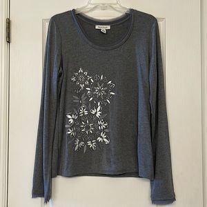 White House | Black Market Snowflake top - L